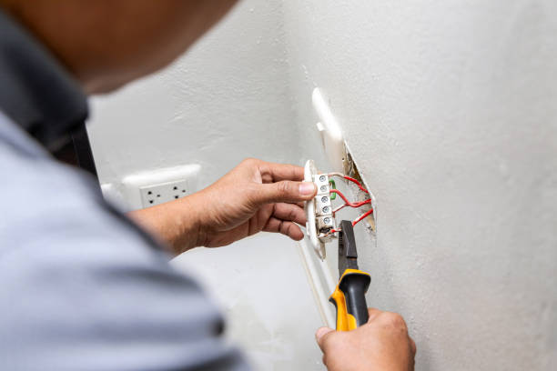 Best Circuit Breaker Repair  in Dundee, OR